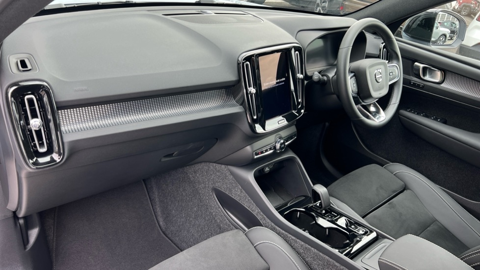 Used Volvo XC40 2025 for sale - 76033767: Photo 4