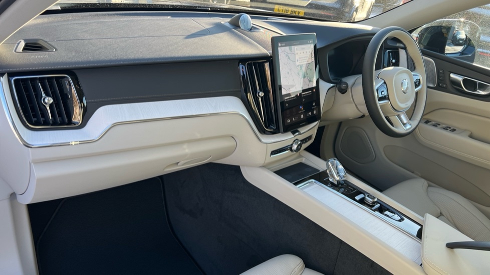Used Volvo XC60 2025 for sale - 77618969: Photo 4