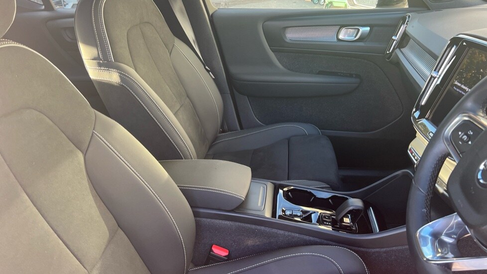 Used Volvo XC40 2023 for sale - 76731427: Photo 9