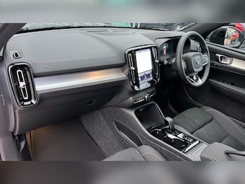 Used Volvo XC40 2025 for sale - 76874289: Photo