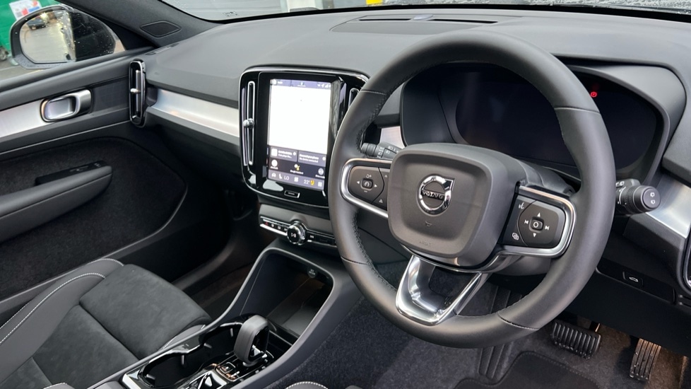 Used Volvo XC40 2025 for sale - 76874289: Photo 5