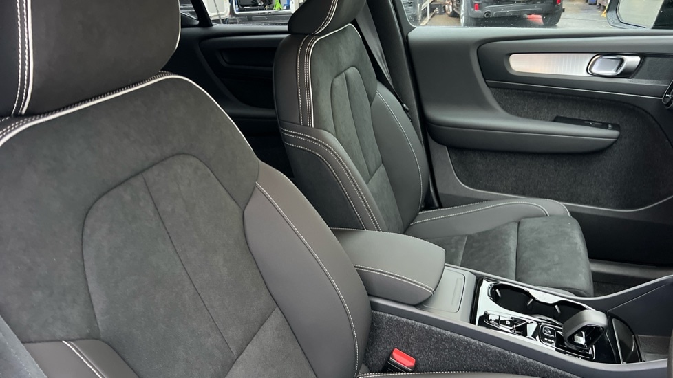 Used Volvo XC40 2025 for sale - 76874289: Photo 9