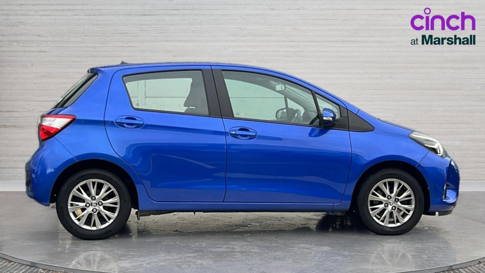 Used Toyota Yaris 2017 for sale - 77102621: Photo 2