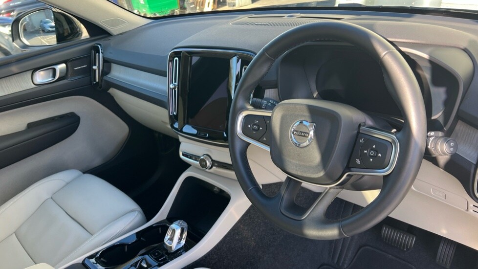 Used Volvo XC40 2024 for sale - 76873456: Photo 5