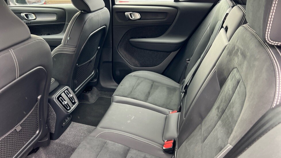 Used Volvo XC40 2025 for sale - 75722369: Photo 10