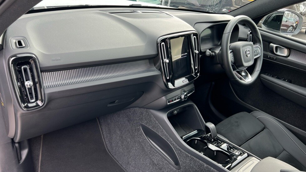 Used Volvo XC40 2025 for sale - 75722369: Photo 4