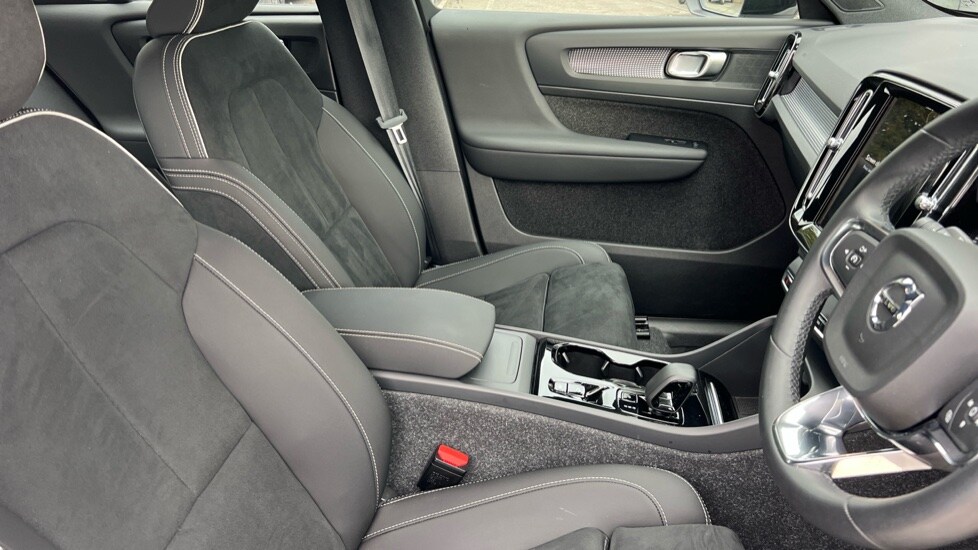 Used Volvo XC40 2025 for sale - 75722369: Photo 9
