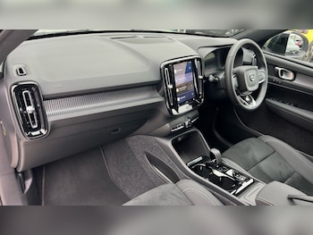 Used Volvo XC40 2025 for sale - 76203785: Photo 4
