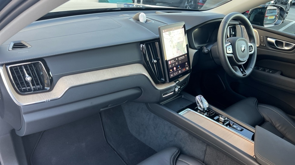 Used Volvo XC60 2025 for sale - 76872916: Photo 4
