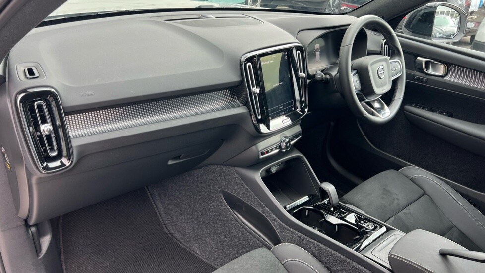 Used Volvo XC40 2024 for sale - 75902073: Photo 4