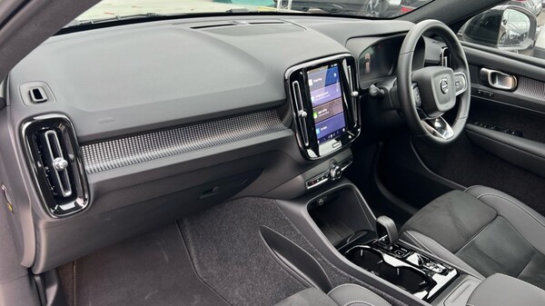 Used Volvo XC40 2025 for sale - 76172330: Photo 4
