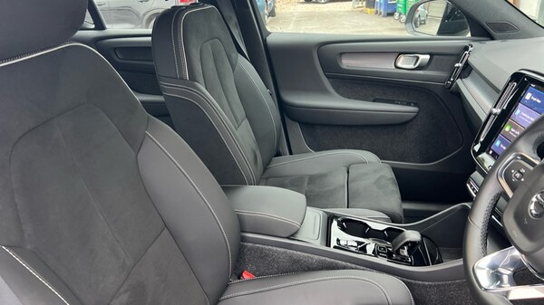 Used Volvo XC40 2025 for sale - 76172330: Photo 9