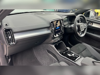 Used Volvo XC40 2025 for sale - 76312183: Photo