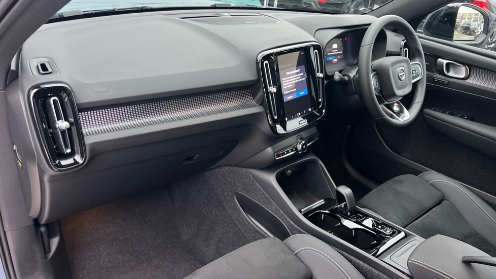 Used Volvo XC40 2023 for sale - 77224910: Photo 4