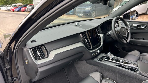 Used Volvo XC60 2024 for sale - 76254863: Photo 10