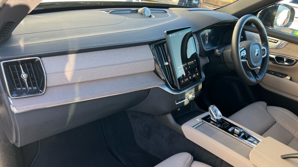 Used Volvo XC90 2025 for sale - 76007931: Photo 4