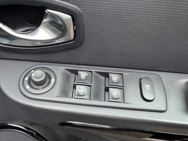 Used Renault Clio 2015 for sale - 76306129: Photo 13