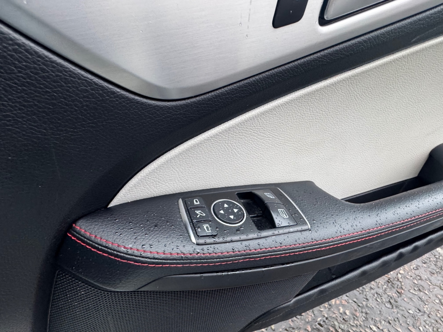 Used Mercedes-Benz SLK 2011 for sale - 76950998: Photo 9