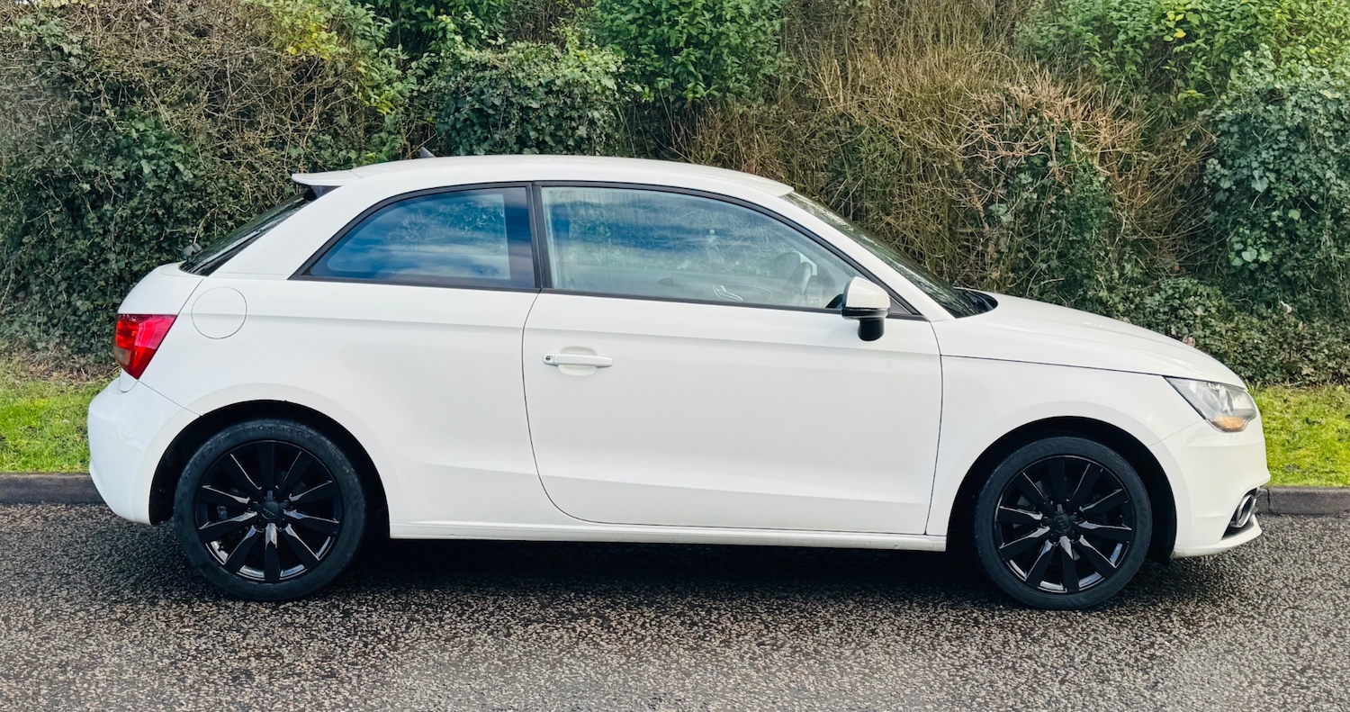 Used Audi A1 2011 for sale - 77709355: Photo 2