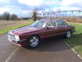 Jaguar XJ feature image