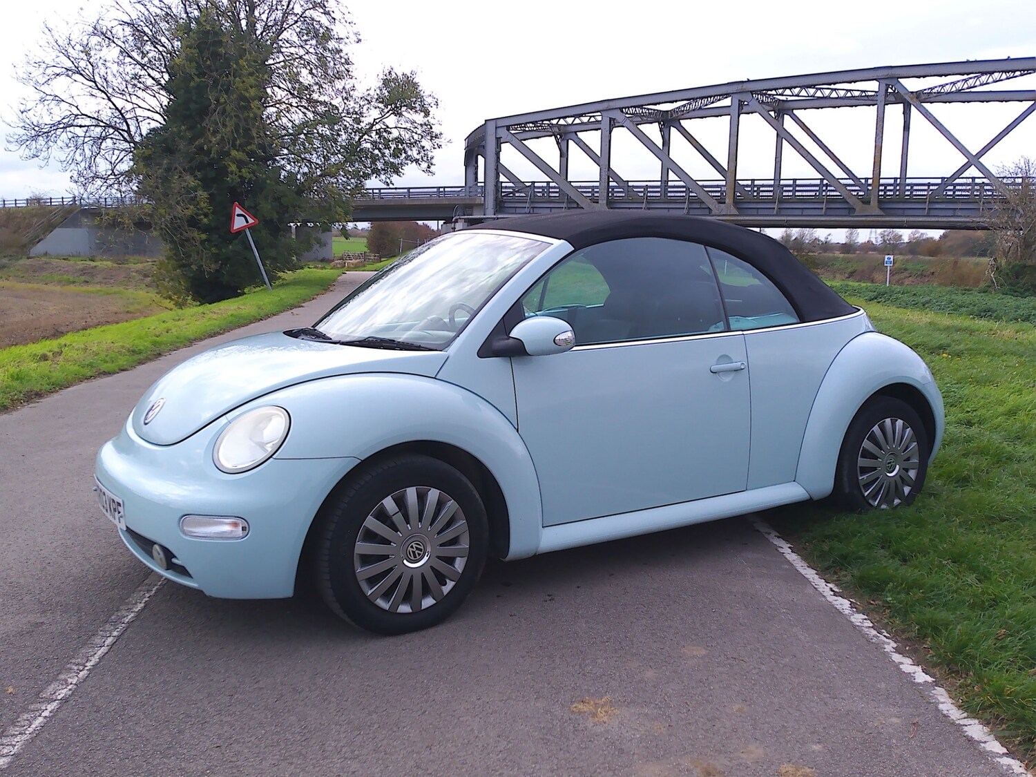 Used Volkswagen Beetle 2003 for sale - 76477376: Photo 2