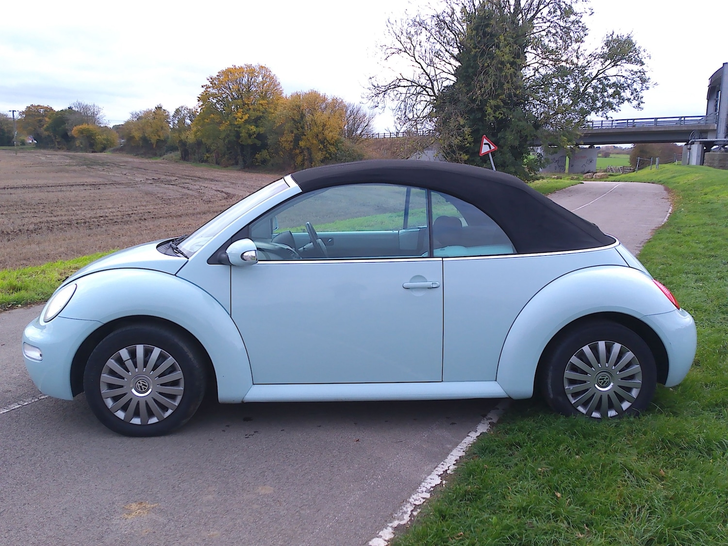 Used Volkswagen Beetle 2003 for sale - 76477376: Photo 3