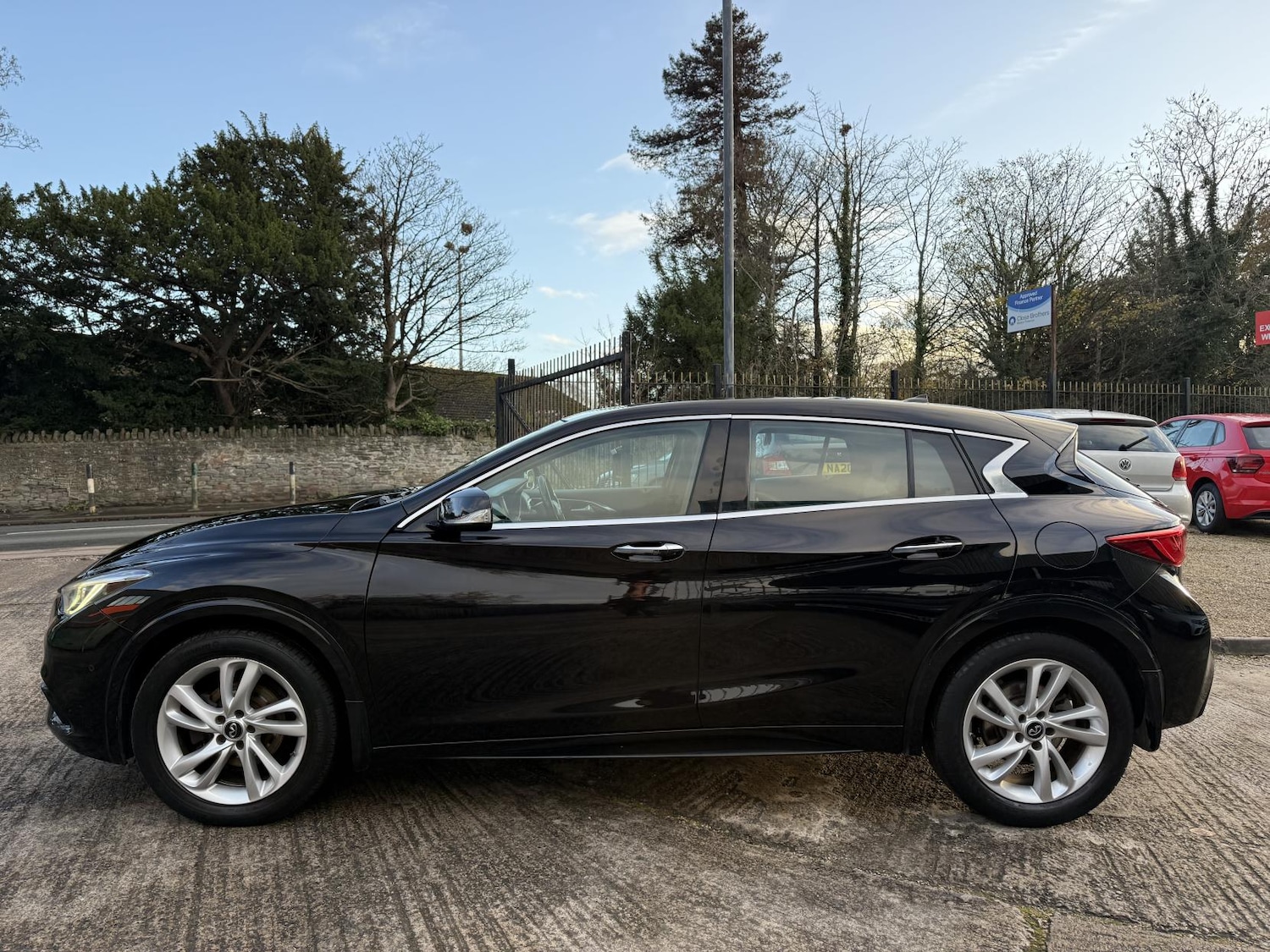 Used Infiniti Q30 2017 for sale - 76758210: Photo 4