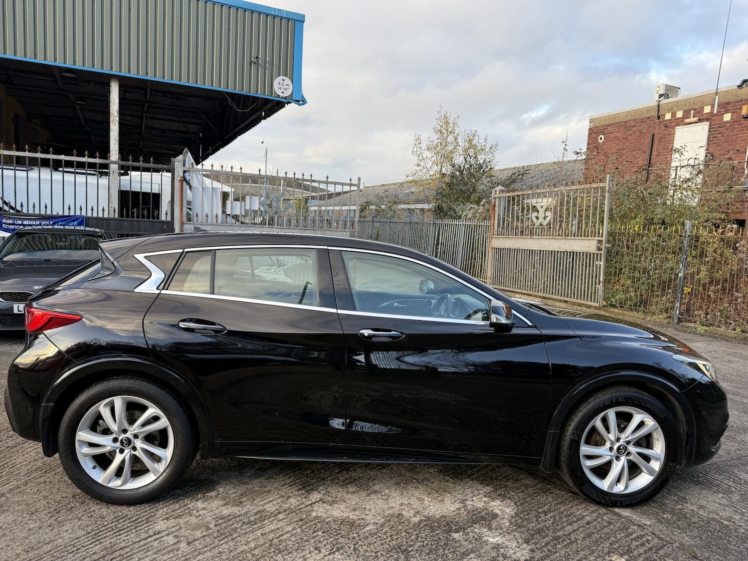 Used Infiniti Q30 2017 for sale - 76758210: Photo 8