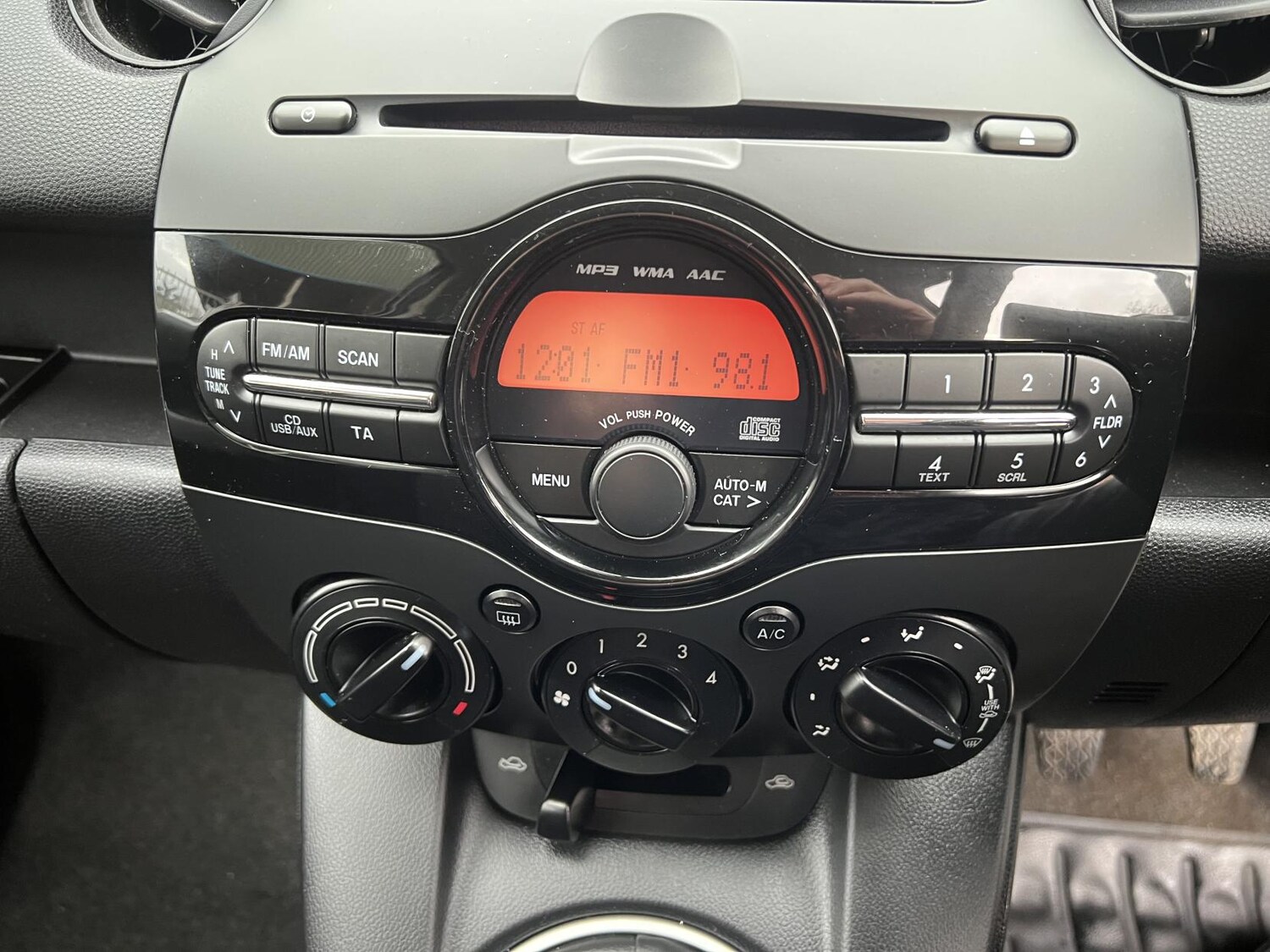 Used Mazda Mazda2 2013 for sale - 76557331: Photo 13