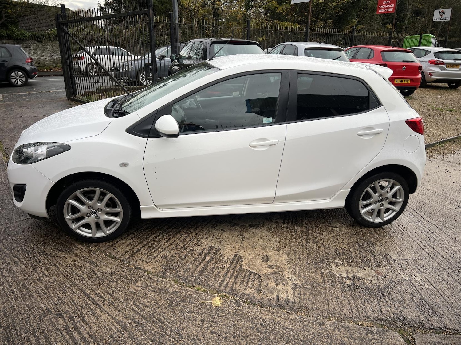 Used Mazda Mazda2 2013 for sale - 76557331: Photo 6