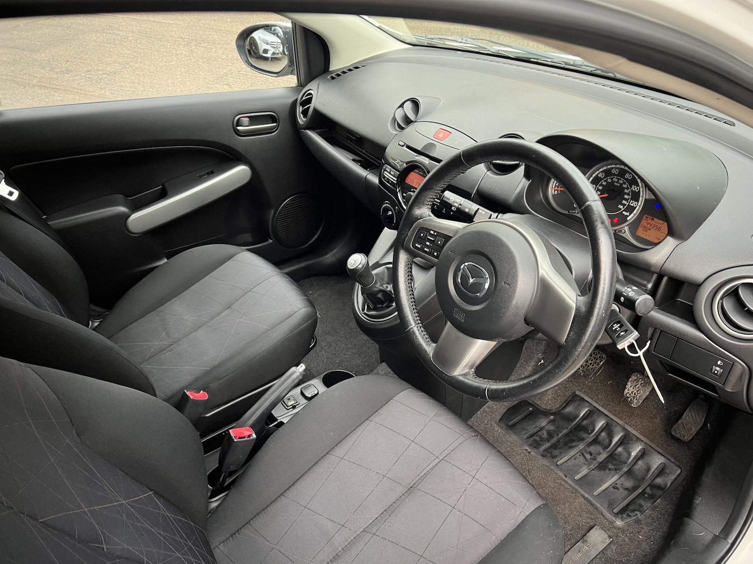 Used Mazda Mazda2 2013 for sale - 76557331: Photo 8