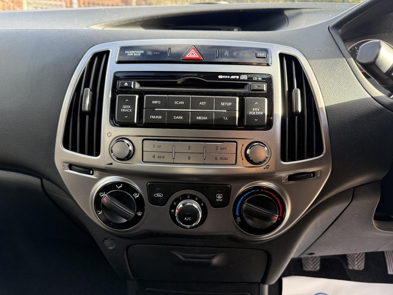 Used Hyundai i20 2014 for sale - 76637625: Photo 11