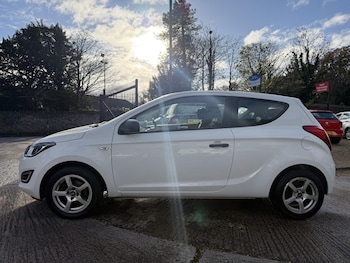 Used Hyundai i20 2014 for sale - 76637625: Photo