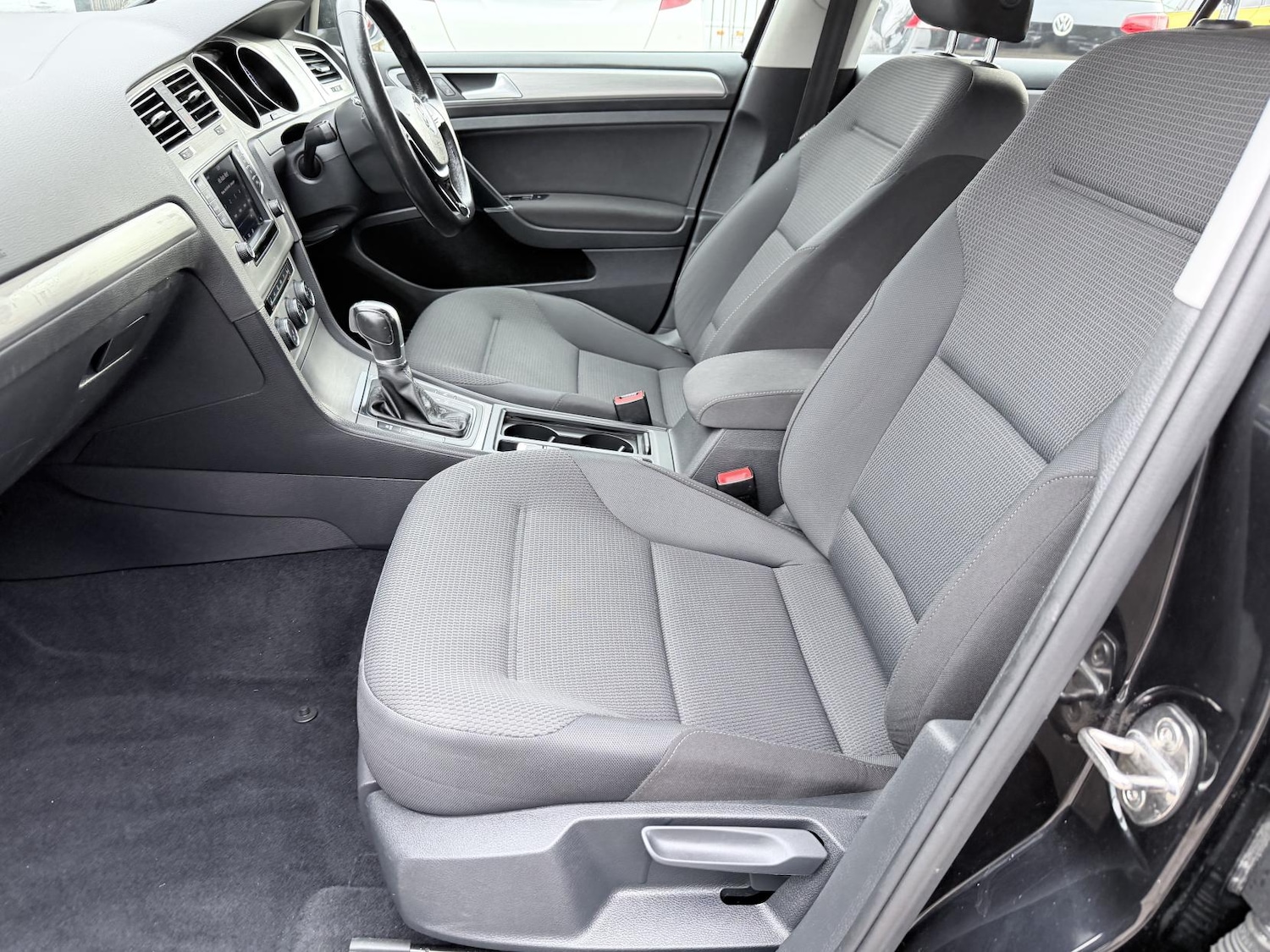 Used Volkswagen Golf 2017 for sale - 77532302: Photo 19