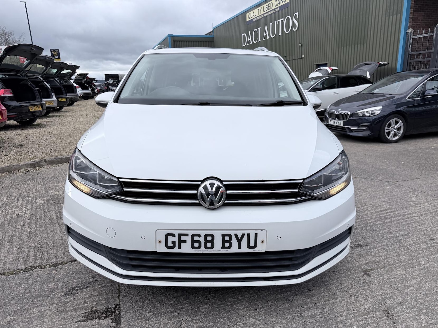 Used Volkswagen Touran 2018 for sale - 77679041: Photo 2