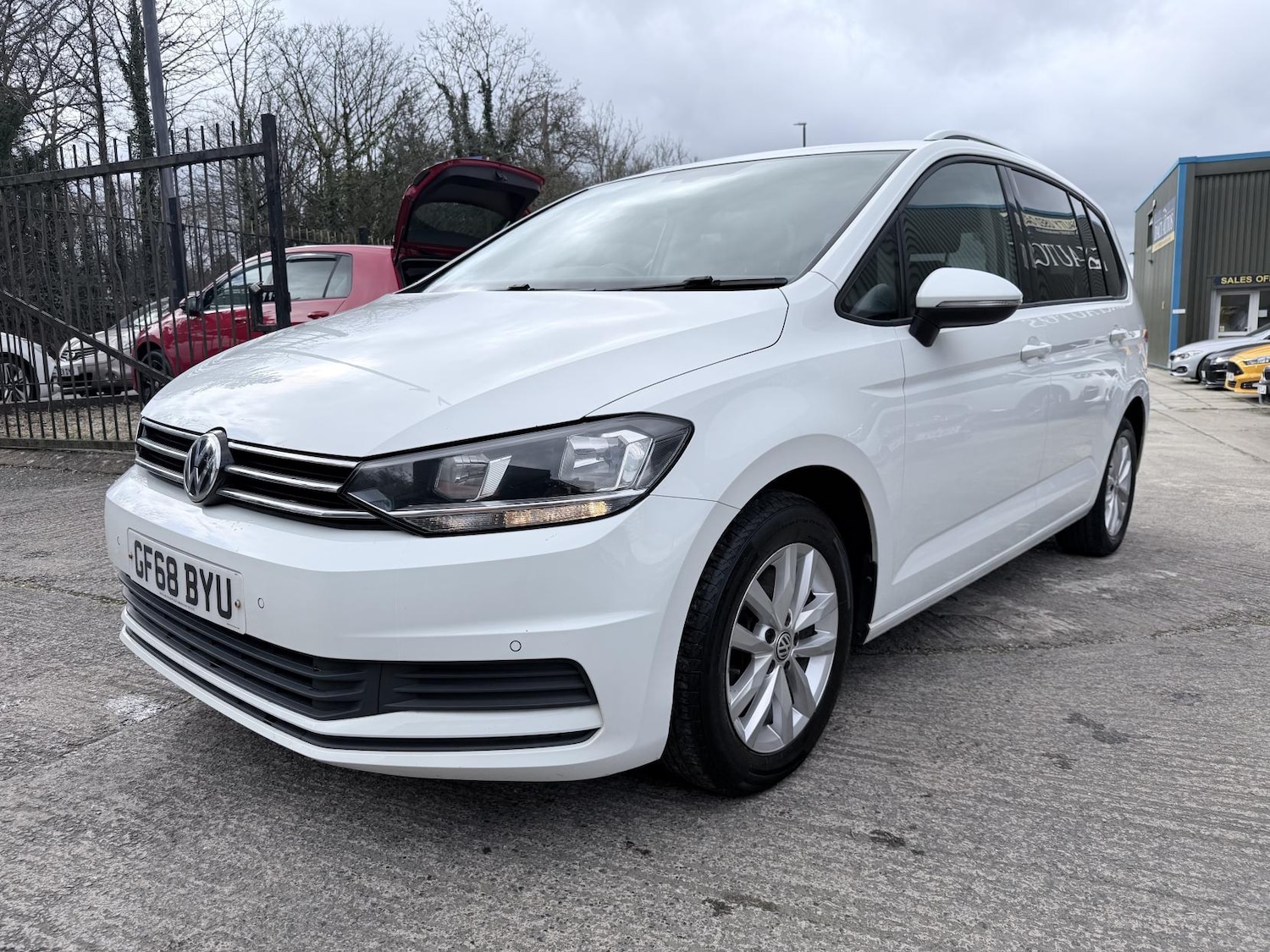 Used Volkswagen Touran 2018 for sale - 77679041: Photo 3