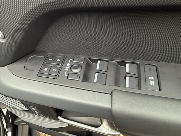 Used Land Rover Defender 2024 for sale - 76287393: Photo 17