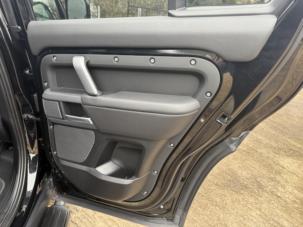 Used Land Rover Defender 2024 for sale - 76287393: Photo 21