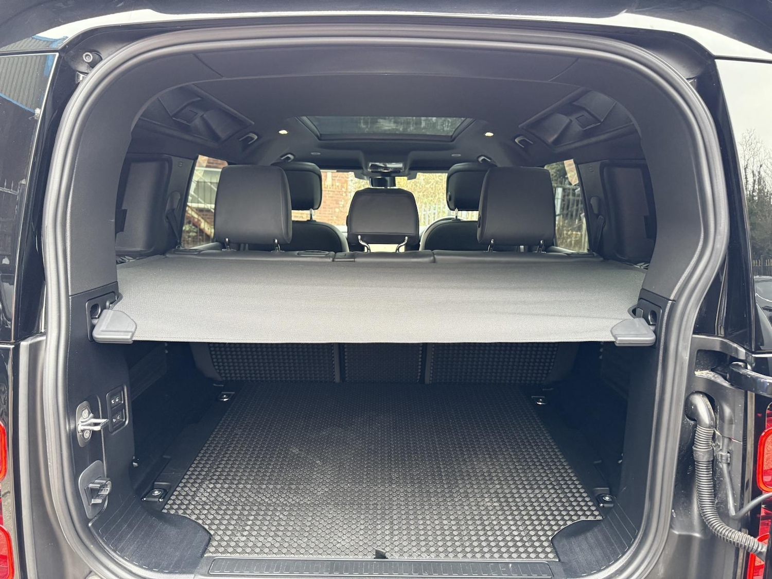 Used Land Rover Defender 110 2024 for sale - 76287393: Photo 24