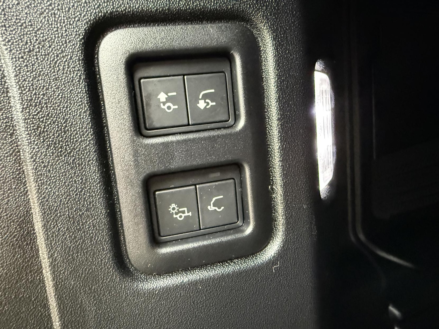 Used Land Rover Defender 110 2024 for sale - 76287393: Photo 25