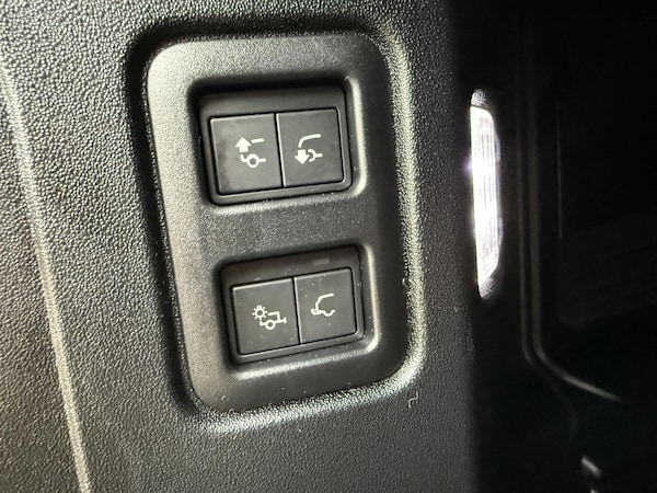 Used Land Rover Defender 2024 for sale - 76287393: Photo 25