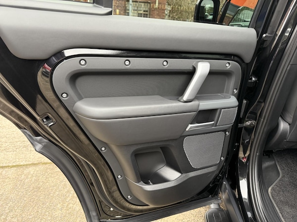 Used Land Rover Defender 2024 for sale - 76287393: Photo 27