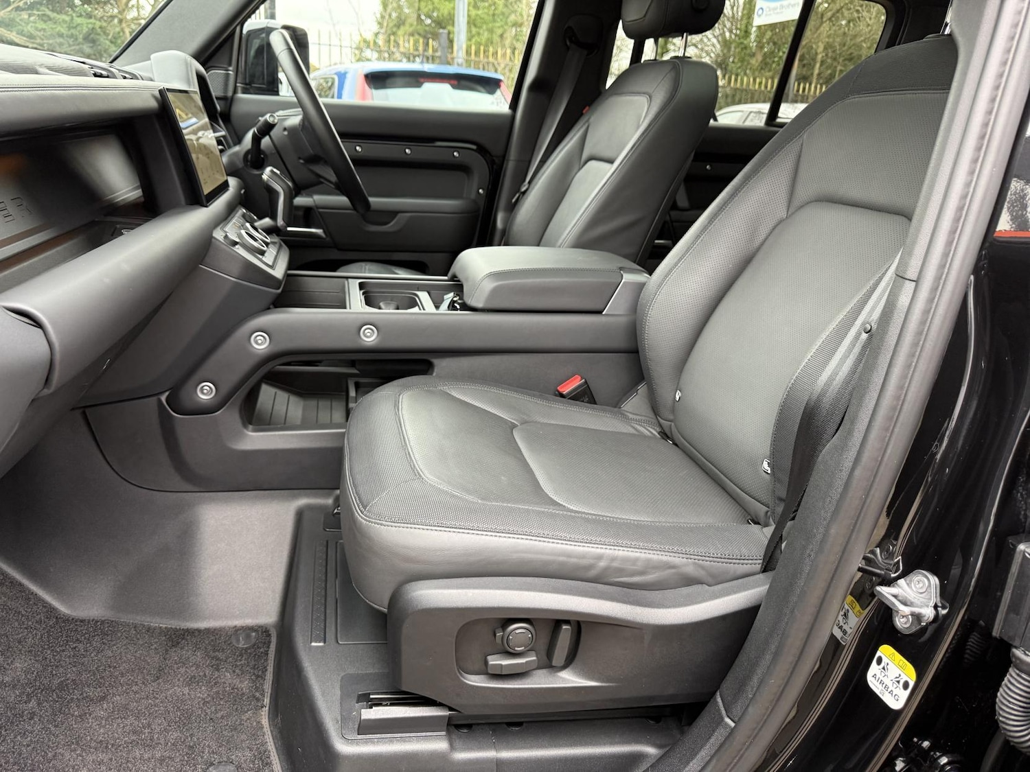 Used Land Rover Defender 110 2024 for sale - 76287393: Photo 28