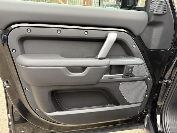 Used Land Rover Defender 2024 for sale - 76287393: Photo 29