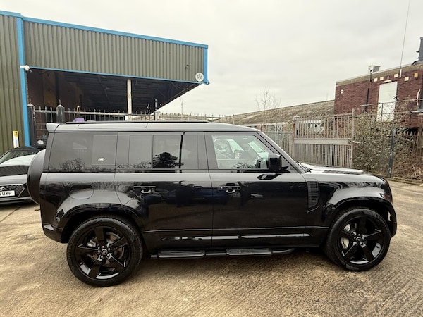 Used Land Rover Defender 2024 for sale - 76287393: Photo 8