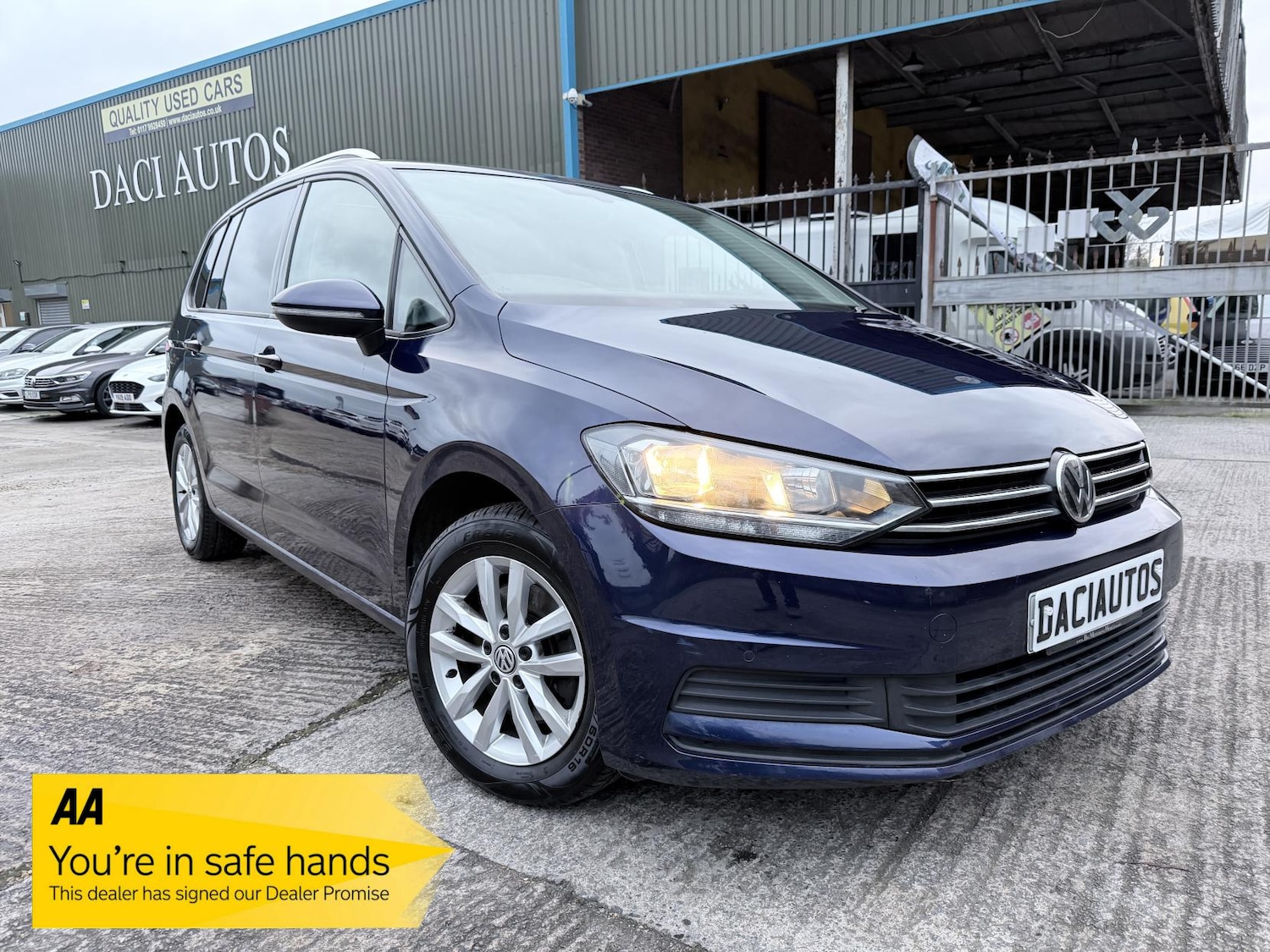 Used Volkswagen Touran 2018 for sale - 77391876: Photo 1