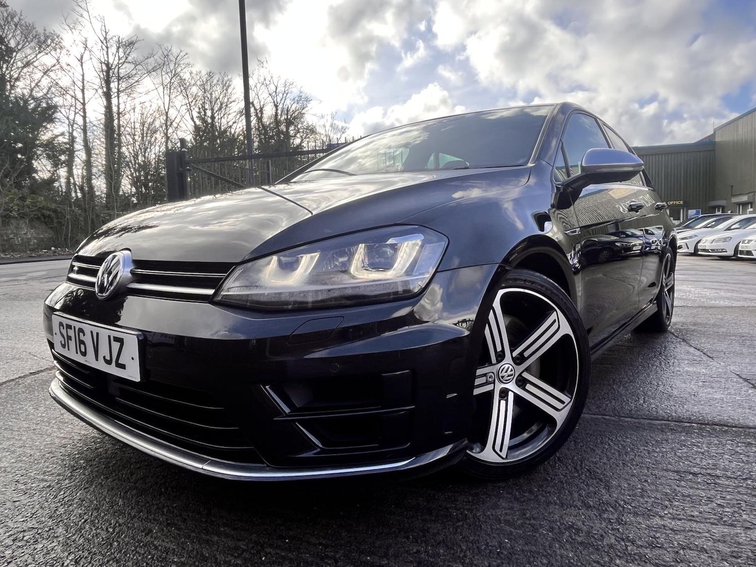 Used Volkswagen Golf 2016 for sale - 76891891: Photo 4