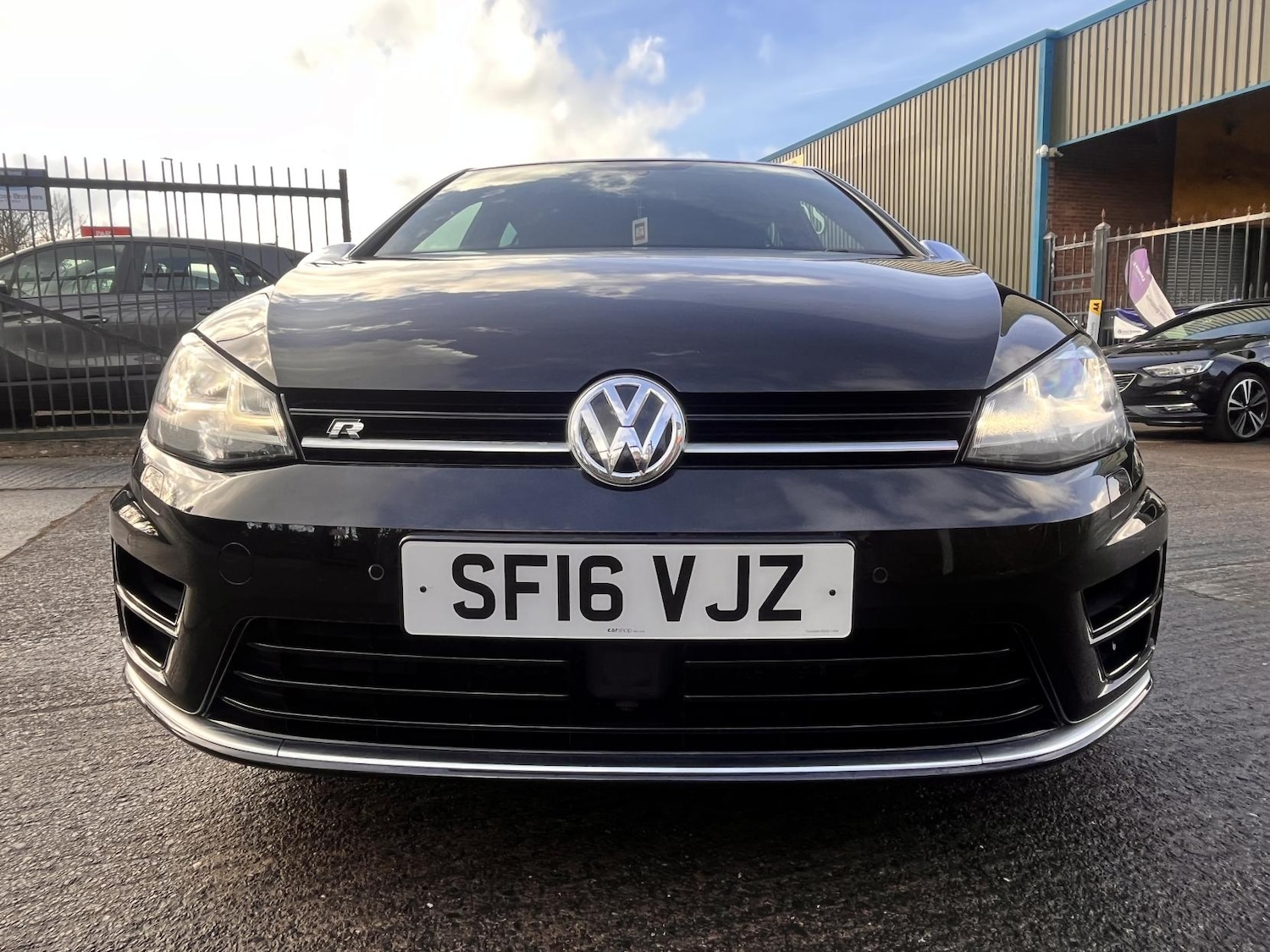 Used Volkswagen Golf 2016 for sale - 76964294: Photo 2