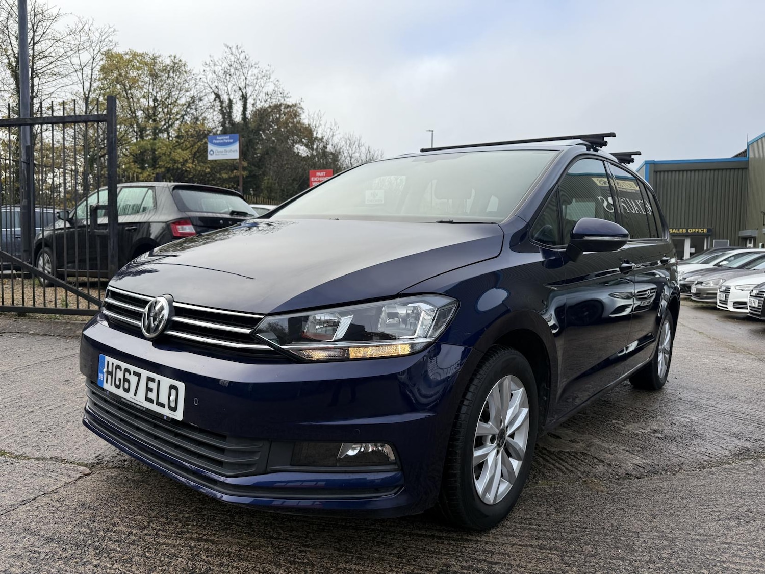 Used Volkswagen Touran 2017 for sale - 76590078: Photo 3