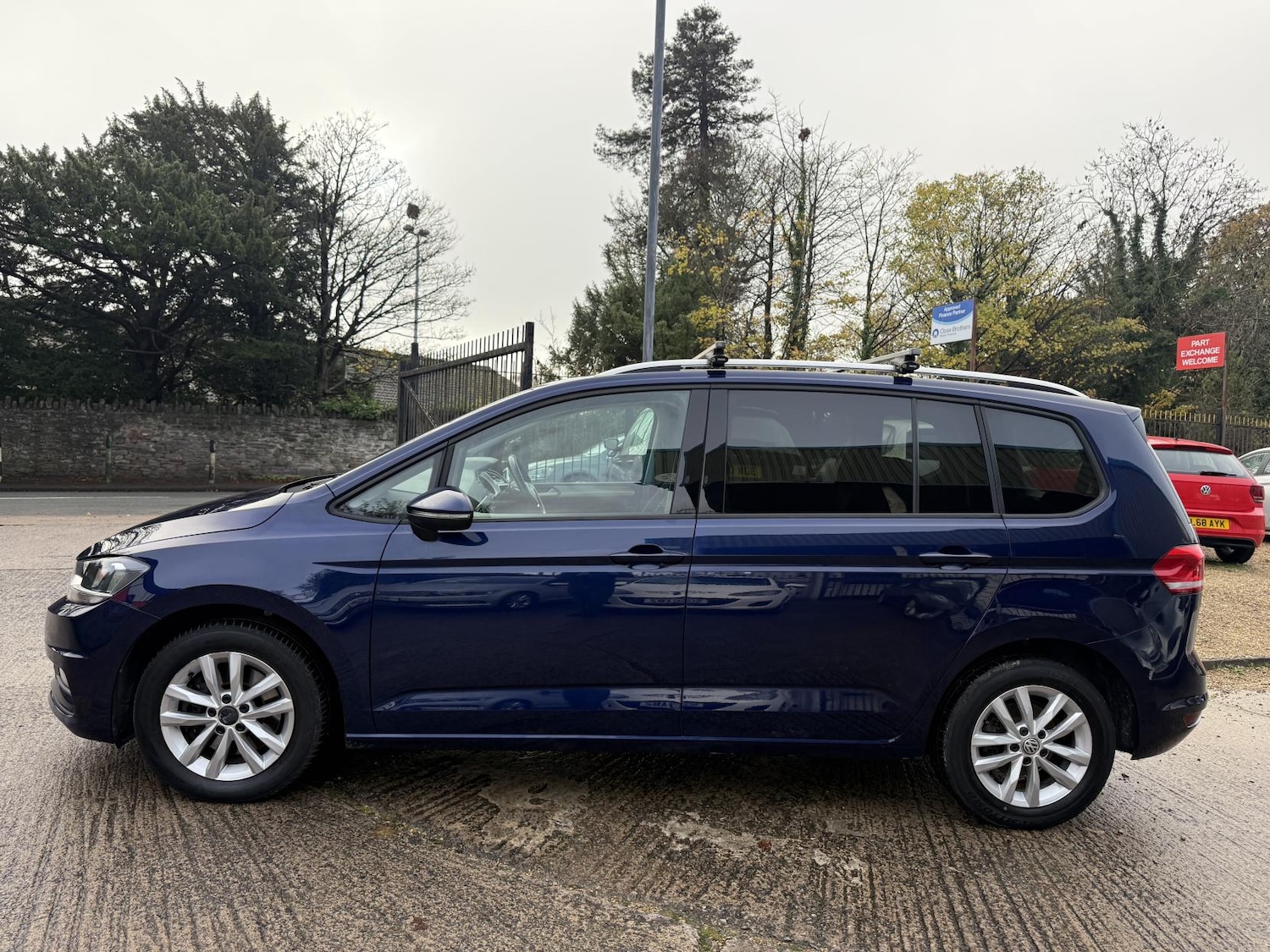 Used Volkswagen Touran 2017 for sale - 76590078: Photo 4